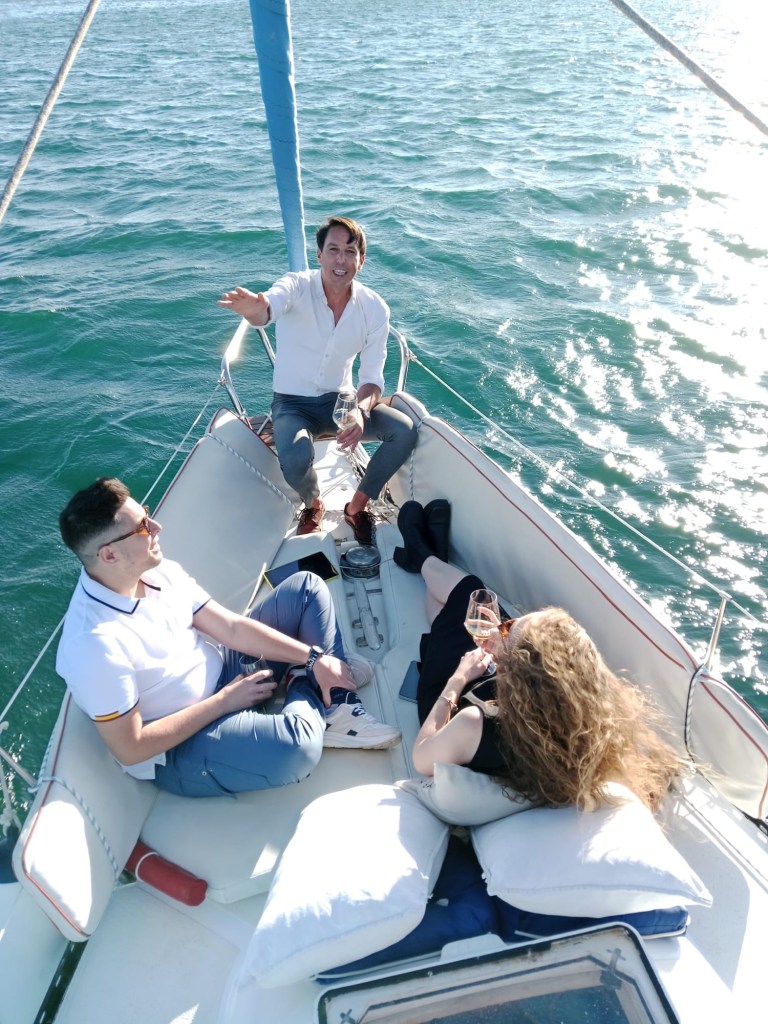 CATAS DE VINOS EN BARCO CON MARIDAJE