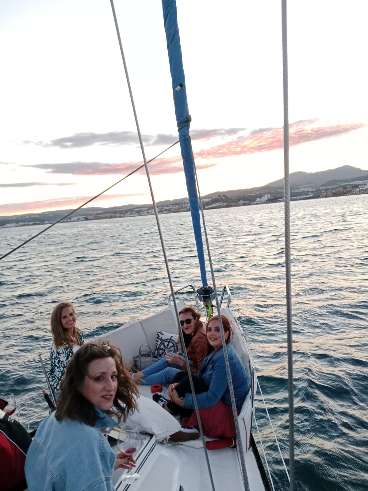 CATAS DE VINOS EN BARCO ESTEPONA