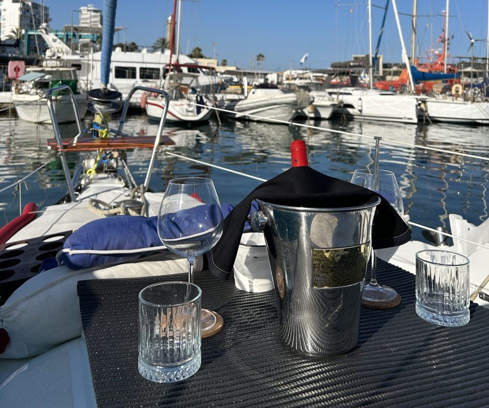 CATAS DE VINOS EN BARCO ESTEPONA